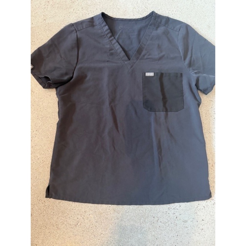 FIGS Technical Collection Gray Scrub Top - Women's Healthcare Apparel‎